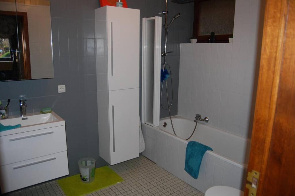 Week-end détente pour 4 pers. , piscine , jacuzzi Gouvy Esterno foto